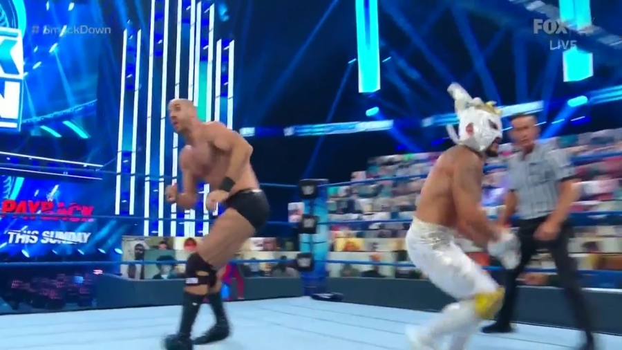 WWE_Friday_Night_SmackDown_2020_08_28_720p_HDTV_x264-NWCHD_mp40874.jpg
