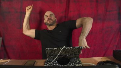 What_does_CESARO_think_of_YOUR_FAN_DECKS_-_Clash_with_Cesaro__21_mp40192.jpg