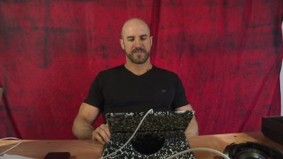 What_does_CESARO_think_of_YOUR_FAN_DECKS_-_Clash_with_Cesaro__21_mp41069.jpg