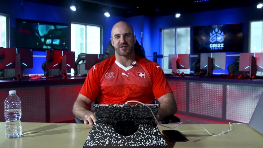 CESARO_OVERPOWERS_THE_EVIL_WITHIN_THE_RING__28At_Grizz_Gaming___29_-_Clash_With_Ce_mp40029.jpg