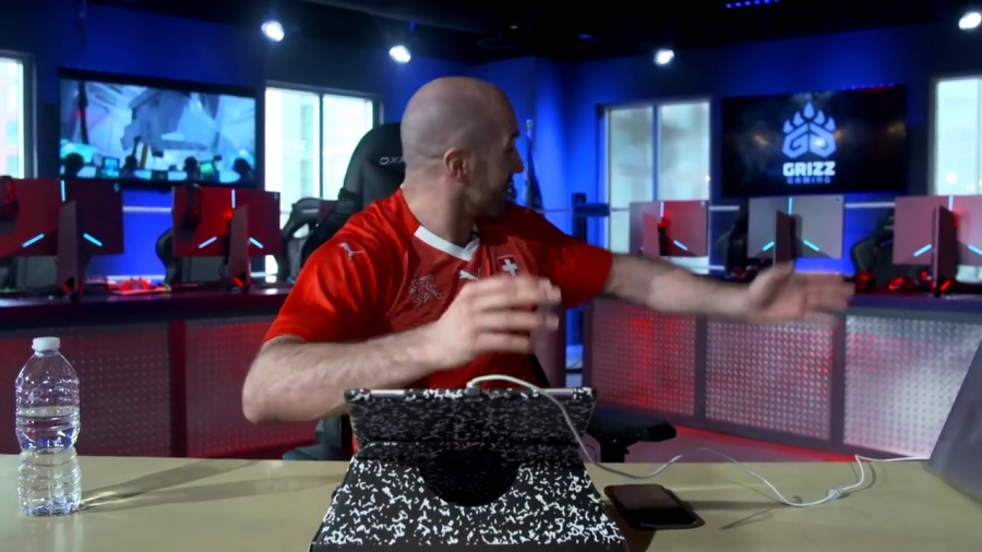 CESARO_OVERPOWERS_THE_EVIL_WITHIN_THE_RING__28At_Grizz_Gaming___29_-_Clash_With_Ce_mp40032.jpg