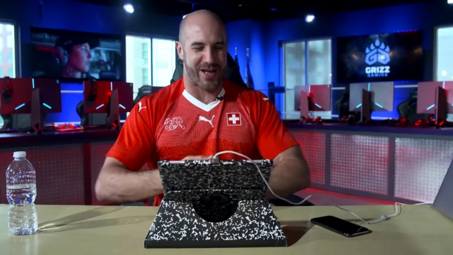 CESARO_OVERPOWERS_THE_EVIL_WITHIN_THE_RING__28At_Grizz_Gaming___29_-_Clash_With_Ce_mp40289.jpg