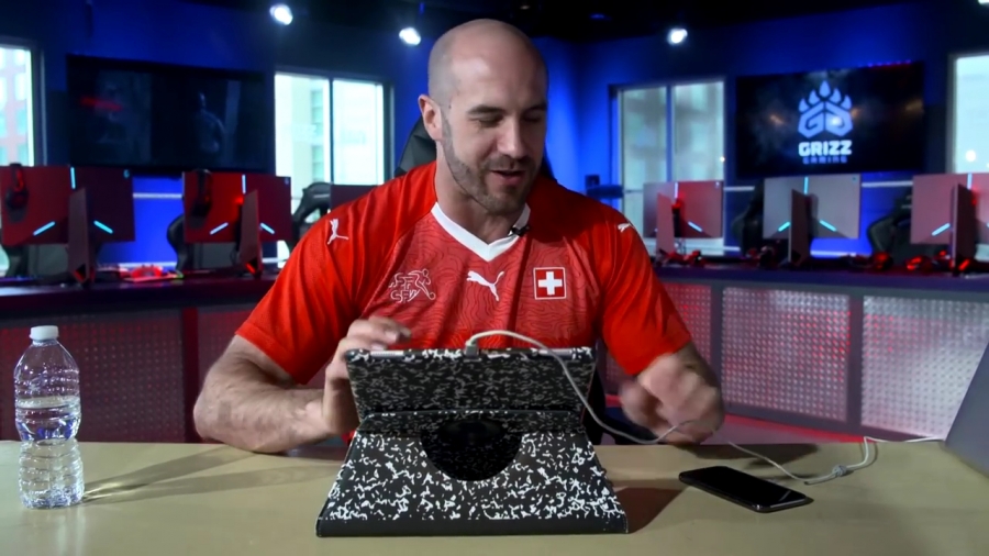 CESARO_OVERPOWERS_THE_EVIL_WITHIN_THE_RING__28At_Grizz_Gaming___29_-_Clash_With_Ce_mp40313.jpg