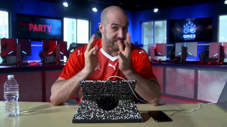 CESARO_OVERPOWERS_THE_EVIL_WITHIN_THE_RING__28At_Grizz_Gaming___29_-_Clash_With_Ce_mp40741.jpg