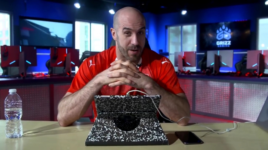 CESARO_OVERPOWERS_THE_EVIL_WITHIN_THE_RING__28At_Grizz_Gaming___29_-_Clash_With_Ce_mp40742.jpg