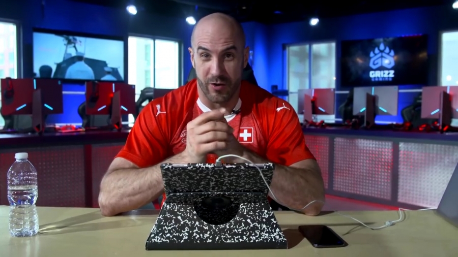 CESARO_OVERPOWERS_THE_EVIL_WITHIN_THE_RING__28At_Grizz_Gaming___29_-_Clash_With_Ce_mp40744.jpg