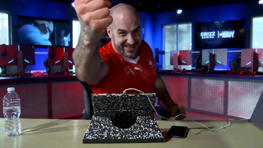CESARO_OVERPOWERS_THE_EVIL_WITHIN_THE_RING__28At_Grizz_Gaming___29_-_Clash_With_Ce_mp40766.jpg