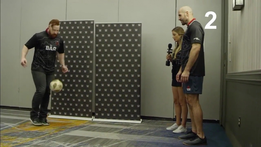 22The_Keep-Ups_Challenge_Caroline_Szwed_vs__The_Bar2122_mp40051.jpg