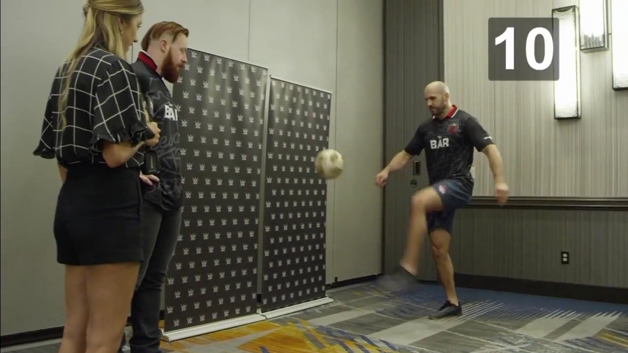 22The_Keep-Ups_Challenge_Caroline_Szwed_vs__The_Bar2122_mp40062.jpg
