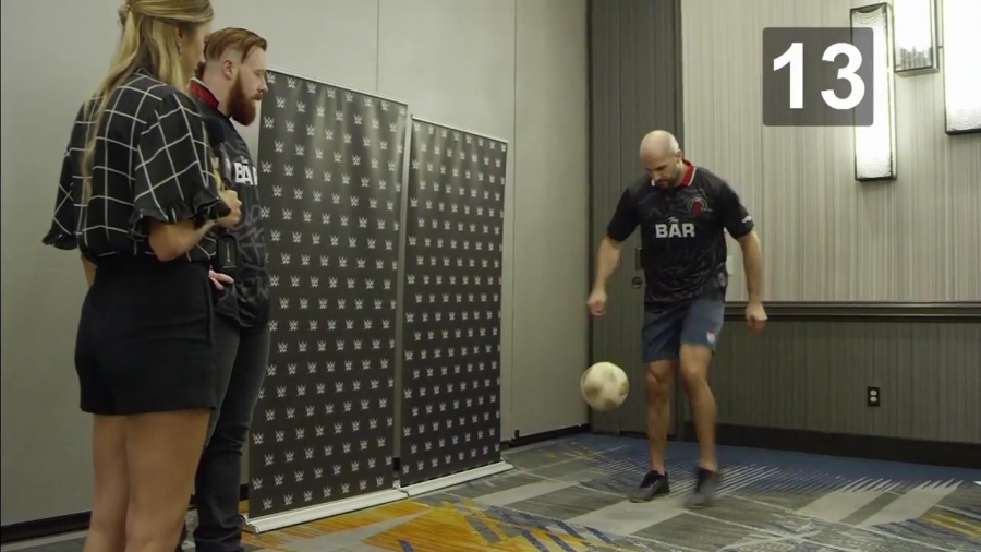 22The_Keep-Ups_Challenge_Caroline_Szwed_vs__The_Bar2122_mp40064.jpg