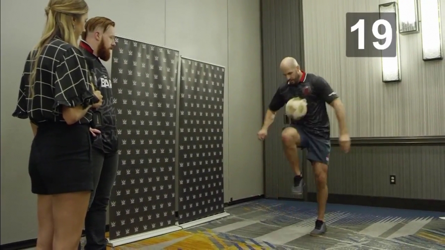 22The_Keep-Ups_Challenge_Caroline_Szwed_vs__The_Bar2122_mp40068.jpg
