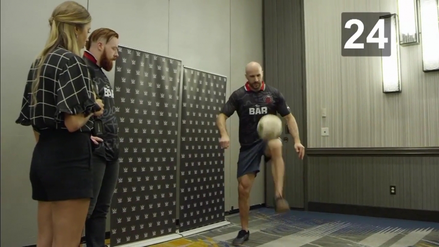 22The_Keep-Ups_Challenge_Caroline_Szwed_vs__The_Bar2122_mp40071.jpg