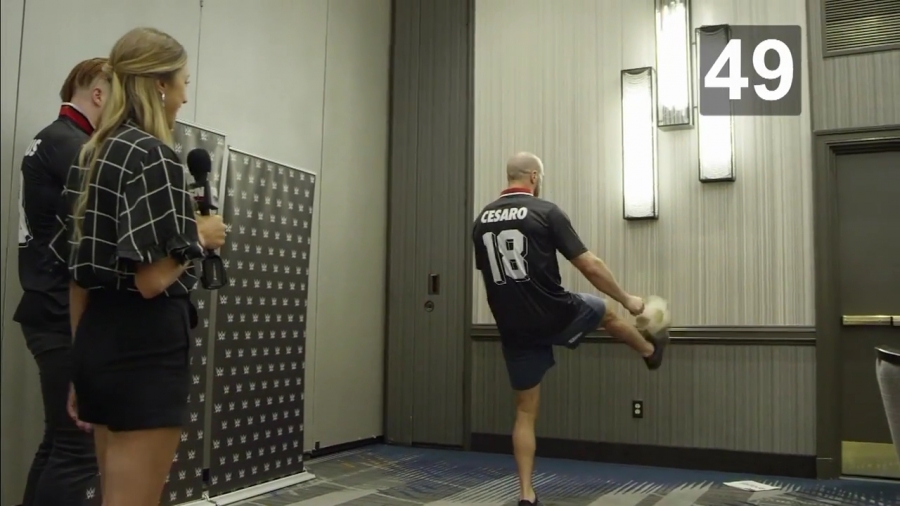 22The_Keep-Ups_Challenge_Caroline_Szwed_vs__The_Bar2122_mp40087.jpg