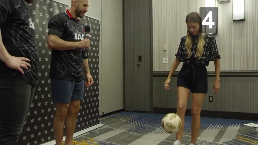 22The_Keep-Ups_Challenge_Caroline_Szwed_vs__The_Bar2122_mp40103.jpg