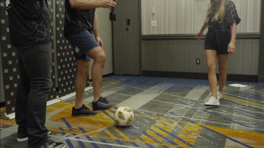 22The_Keep-Ups_Challenge_Caroline_Szwed_vs__The_Bar2122_mp40137.jpg
