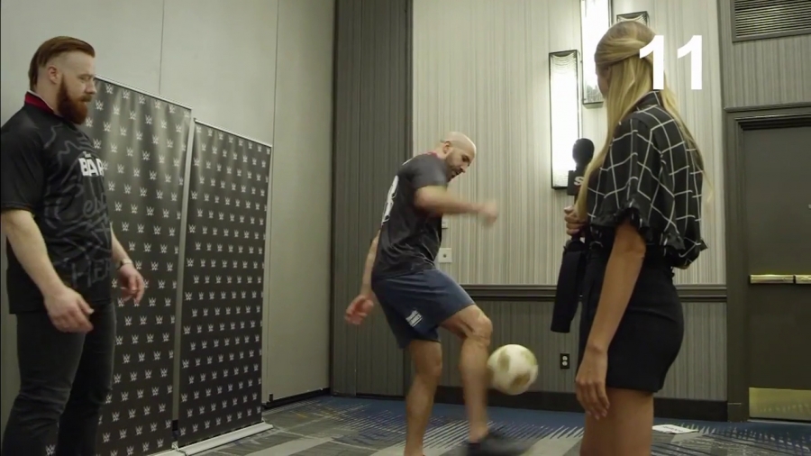 22The_Keep-Ups_Challenge_Caroline_Szwed_vs__The_Bar2122_mp40144.jpg