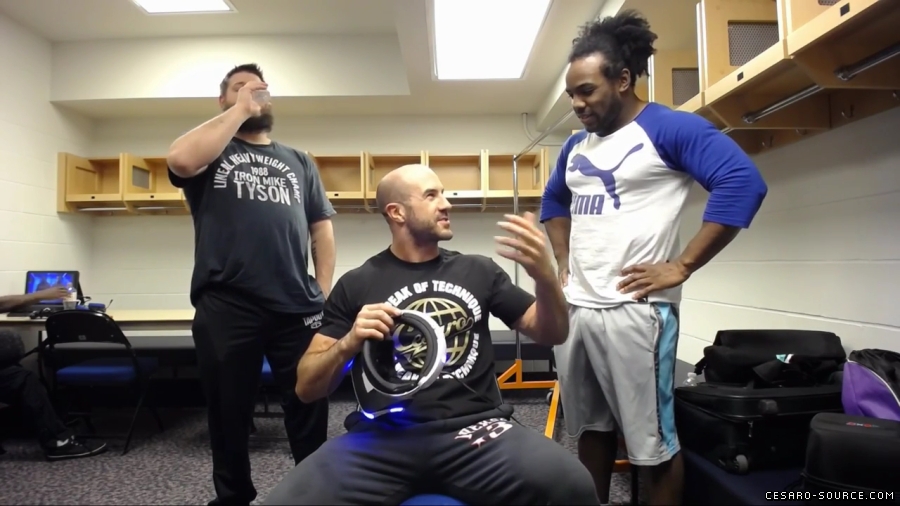 CESARO_plays_THE_LONDON_HEIST_VR_feat__KEVIN_OWENS__ROMAN_REIGNS___SAMI_ZAYN_--_mp40041.jpg
