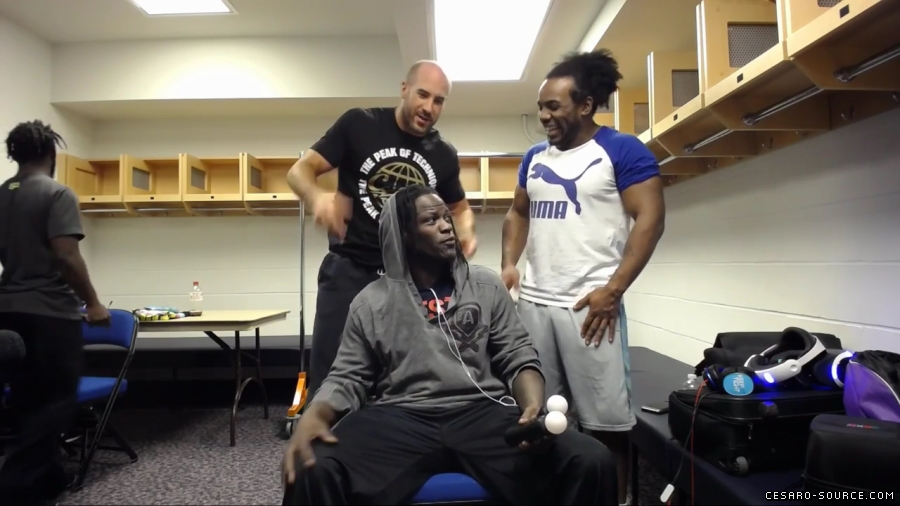 CESARO_plays_THE_LONDON_HEIST_VR_feat__KEVIN_OWENS__ROMAN_REIGNS___SAMI_ZAYN_--_mp40509.jpg