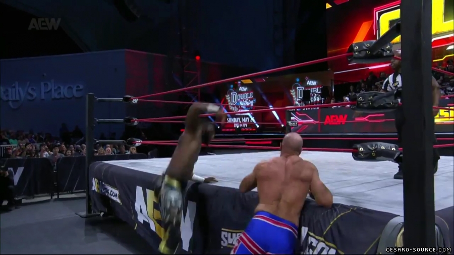 Claudio_Collision_mp42705~0.jpg