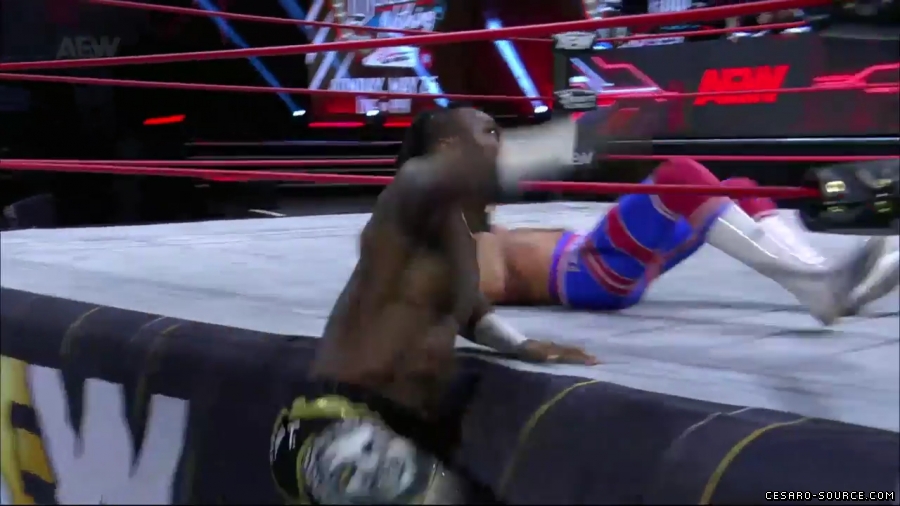 Claudio_Collision_mp42708~0.jpg
