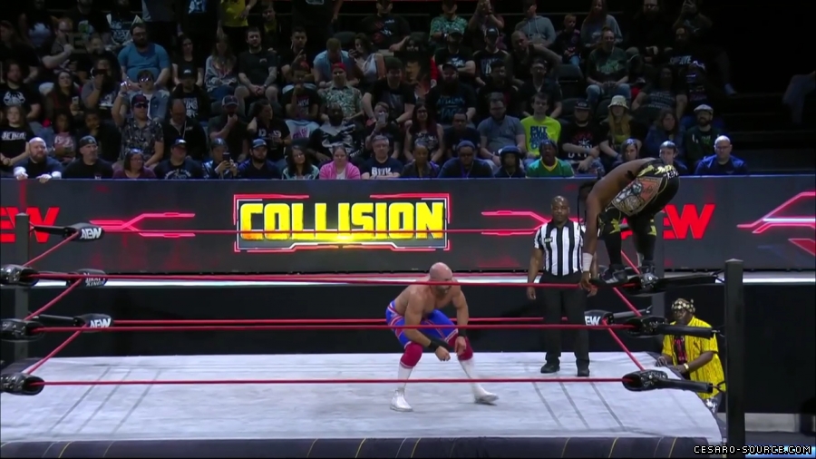 Claudio_Collision_mp43250.jpg