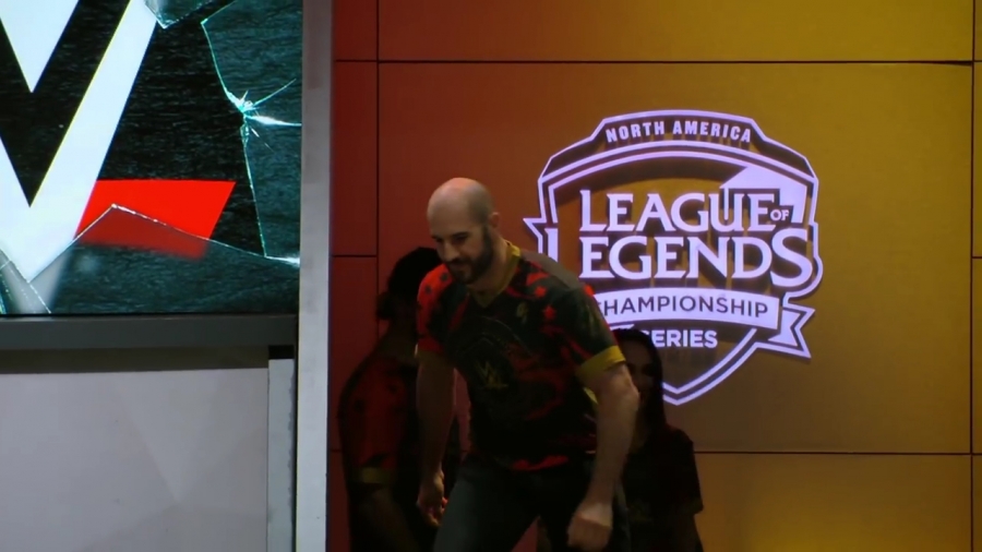 LEAGUE_OF_LEGENDS_-_Team_WWE_vs__Team_NXT_SHOWMATCH_mp40220.jpg
