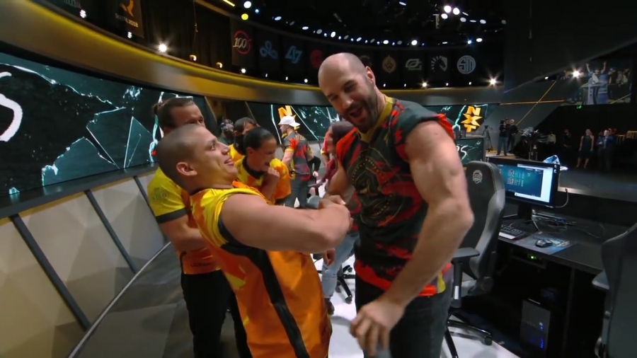 LEAGUE_OF_LEGENDS_-_Team_WWE_vs__Team_NXT_SHOWMATCH_mp40782.jpg