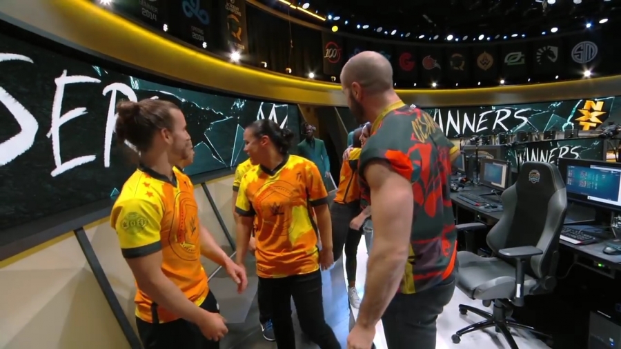 LEAGUE_OF_LEGENDS_-_Team_WWE_vs__Team_NXT_SHOWMATCH_mp40790.jpg