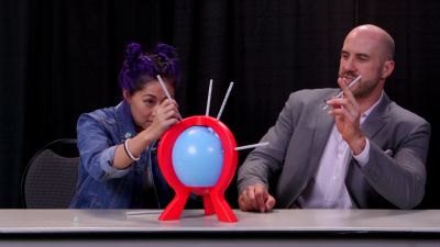 SMOSH_GAMES_x_UUDD-_MARI_vs__CESARO_--_Boom_Boom_Balloon21_--_Expansion_Pack_mp40106.jpg