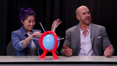 SMOSH_GAMES_x_UUDD-_MARI_vs__CESARO_--_Boom_Boom_Balloon21_--_Expansion_Pack_mp40134.jpg