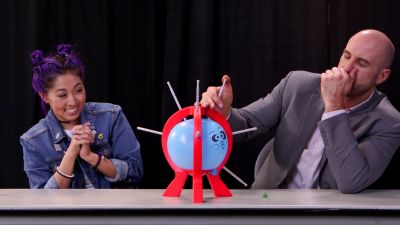 SMOSH_GAMES_x_UUDD-_MARI_vs__CESARO_--_Boom_Boom_Balloon21_--_Expansion_Pack_mp40194.jpg