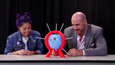 SMOSH_GAMES_x_UUDD-_MARI_vs__CESARO_--_Boom_Boom_Balloon21_--_Expansion_Pack_mp40203.jpg