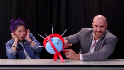 SMOSH_GAMES_x_UUDD-_MARI_vs__CESARO_--_Boom_Boom_Balloon21_--_Expansion_Pack_mp40289.jpg