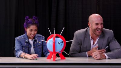 SMOSH_GAMES_x_UUDD-_MARI_vs__CESARO_--_Boom_Boom_Balloon21_--_Expansion_Pack_mp40294.jpg