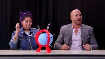 SMOSH_GAMES_x_UUDD-_MARI_vs__CESARO_--_Boom_Boom_Balloon21_--_Expansion_Pack_mp40320.jpg