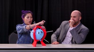 SMOSH_GAMES_x_UUDD-_MARI_vs__CESARO_--_Boom_Boom_Balloon21_--_Expansion_Pack_mp40345.jpg