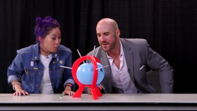 SMOSH_GAMES_x_UUDD-_MARI_vs__CESARO_--_Boom_Boom_Balloon21_--_Expansion_Pack_mp40426.jpg