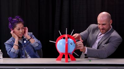 SMOSH_GAMES_x_UUDD-_MARI_vs__CESARO_--_Boom_Boom_Balloon21_--_Expansion_Pack_mp40462.jpg