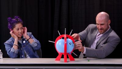 SMOSH_GAMES_x_UUDD-_MARI_vs__CESARO_--_Boom_Boom_Balloon21_--_Expansion_Pack_mp40463.jpg