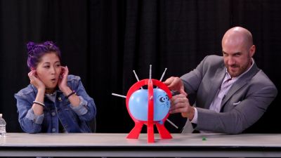 SMOSH_GAMES_x_UUDD-_MARI_vs__CESARO_--_Boom_Boom_Balloon21_--_Expansion_Pack_mp40466.jpg