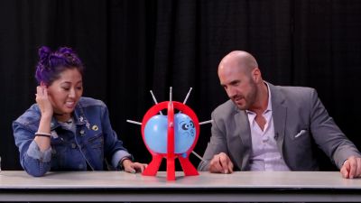 SMOSH_GAMES_x_UUDD-_MARI_vs__CESARO_--_Boom_Boom_Balloon21_--_Expansion_Pack_mp40532.jpg