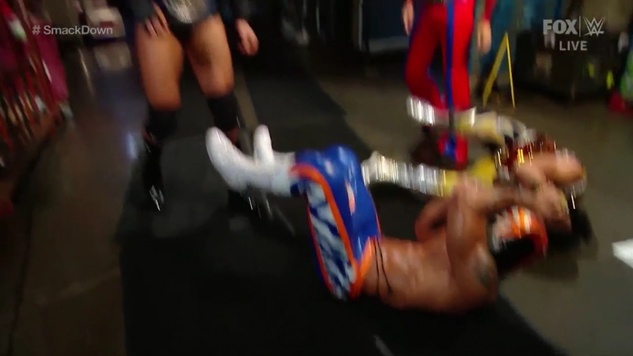 WWE_Friday_Night_SmackDown_2020_08_28_720p_HDTV_x264-NWCHD_mp40666.jpg