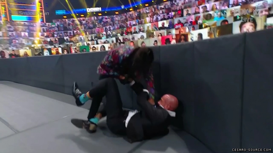 WWE_Friday_Night_SmackDown_2021_05_21_720p_HDTV_x264-NWCHD_mp41667.jpg