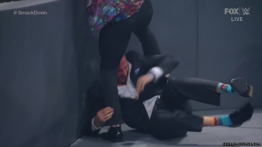 WWE_Friday_Night_SmackDown_2021_05_21_720p_HDTV_x264-NWCHD_mp41669.jpg