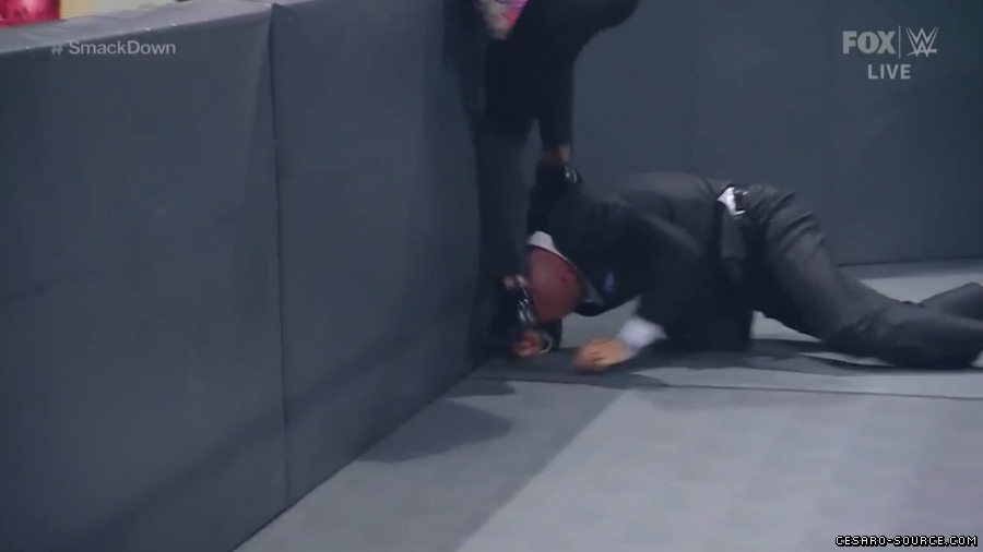 WWE_Friday_Night_SmackDown_2021_05_21_720p_HDTV_x264-NWCHD_mp41671.jpg