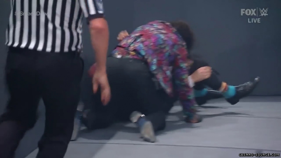 WWE_Friday_Night_SmackDown_2021_05_21_720p_HDTV_x264-NWCHD_mp41675.jpg