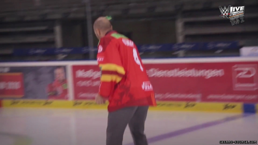 WWE_Live_Promotion_Tour_Video_Diary__mit_Cesaro__Tag_2__Dusseldorf_mp40119.jpg