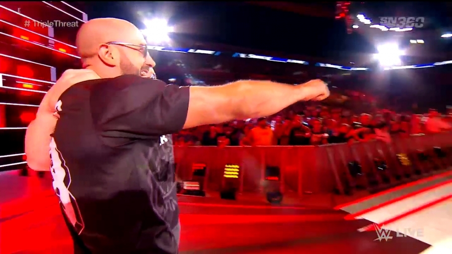 WWE_Smack_Down_Live_04_09_2018_720p_WEB-WDTeam_mp40032.jpg